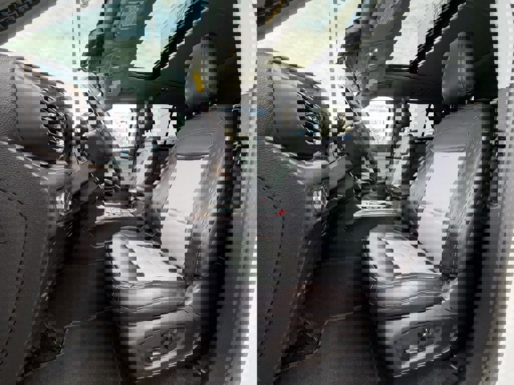 Certified 2022 Ford Explorer XLT w/ Equipment Group 202A image 14