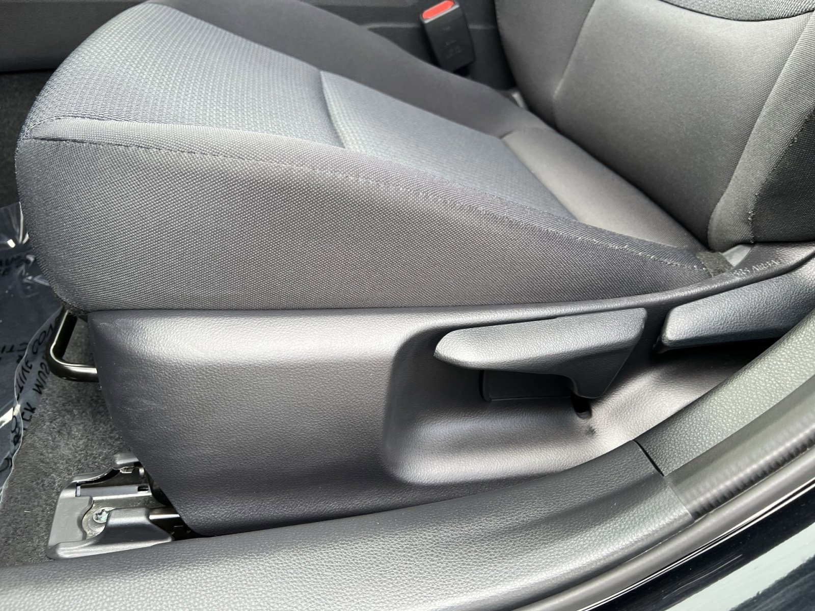 Used 2025 Toyota Prius LE image 14