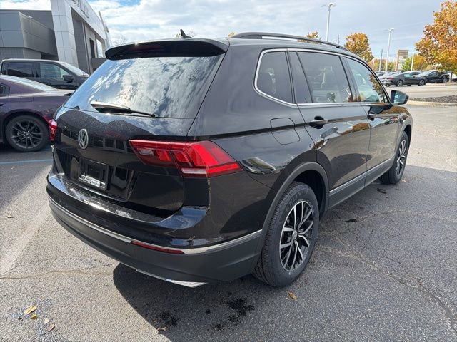 Used 2021 Volkswagen Tiguan SE w/ Panoramic Sunroof Package image 3