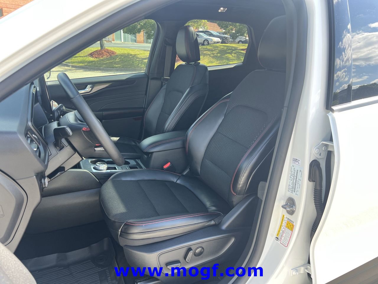 Certified 2025 Ford Escape ST-Line w/ Tech Pack #1 FWD image 19