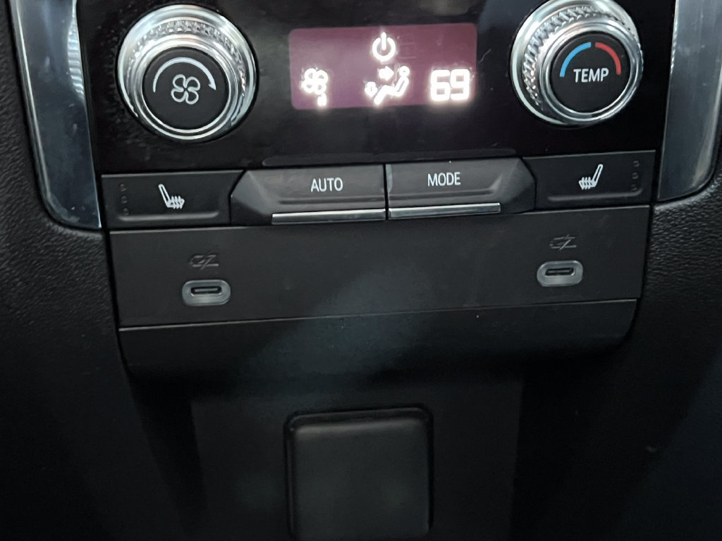 Used 2023 GMC Yukon XL Denali AWD/4WD image 37
