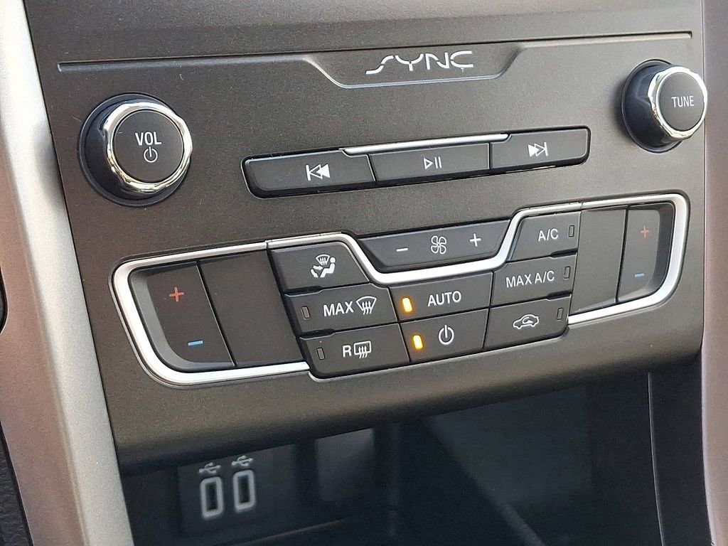 Certified 2020 Ford Fusion SE image 17