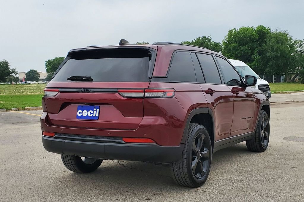 Used 2023 Jeep Grand Cherokee Altitude RWD image 30