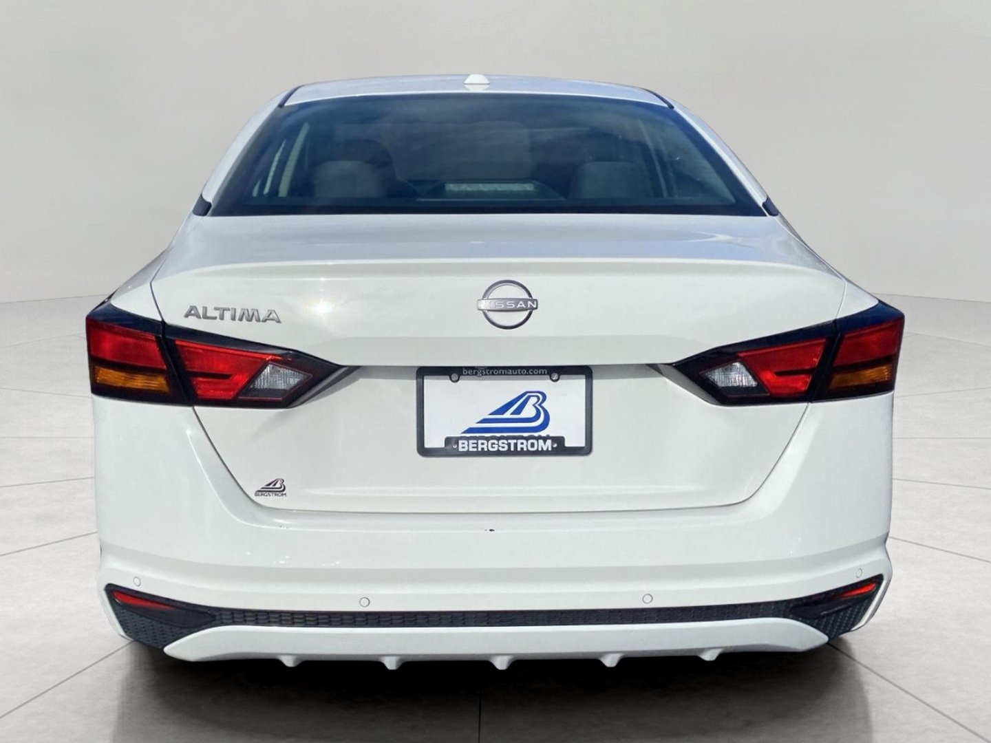 Used 2025 Nissan Altima 2.5 SV FWD image 9