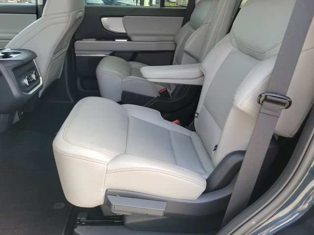 Certified 2025 Ford Expedition Active AWD/4WD image 8