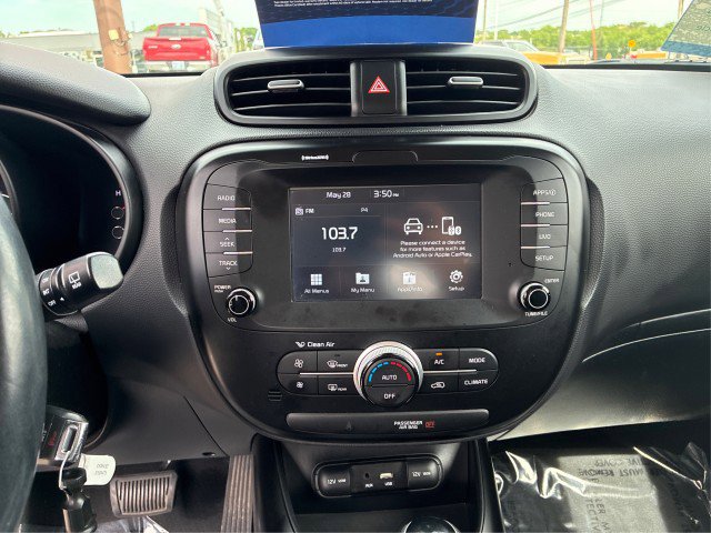 Used 2018 Kia Soul + FWD image 12