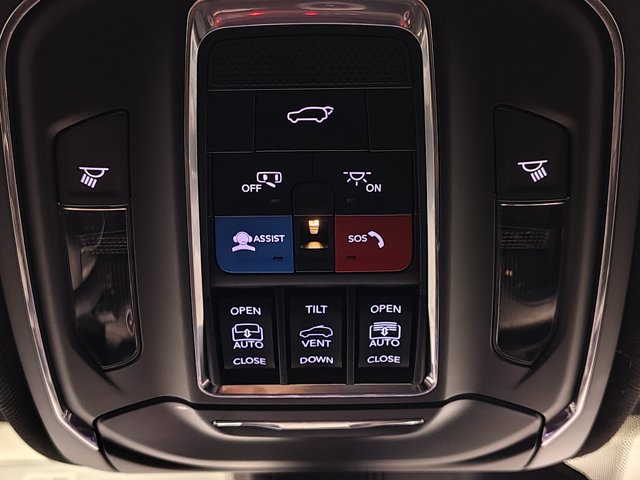 Used 2024 Jeep Grand Cherokee Limited w/ Black Appearance Package AWD/4WD image 39