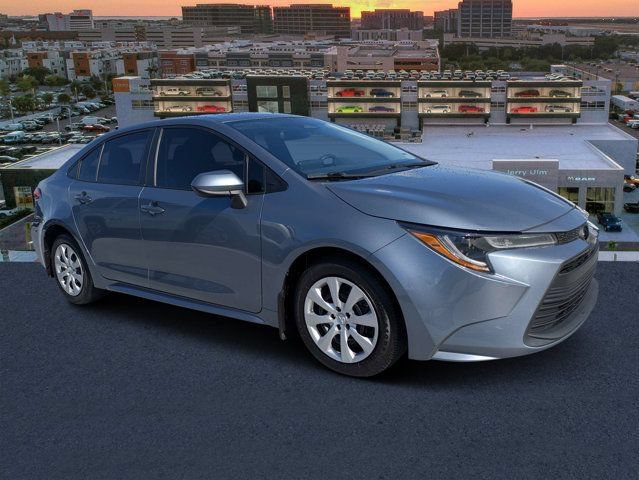 Used 2025 Toyota Corolla LE FWD image 2