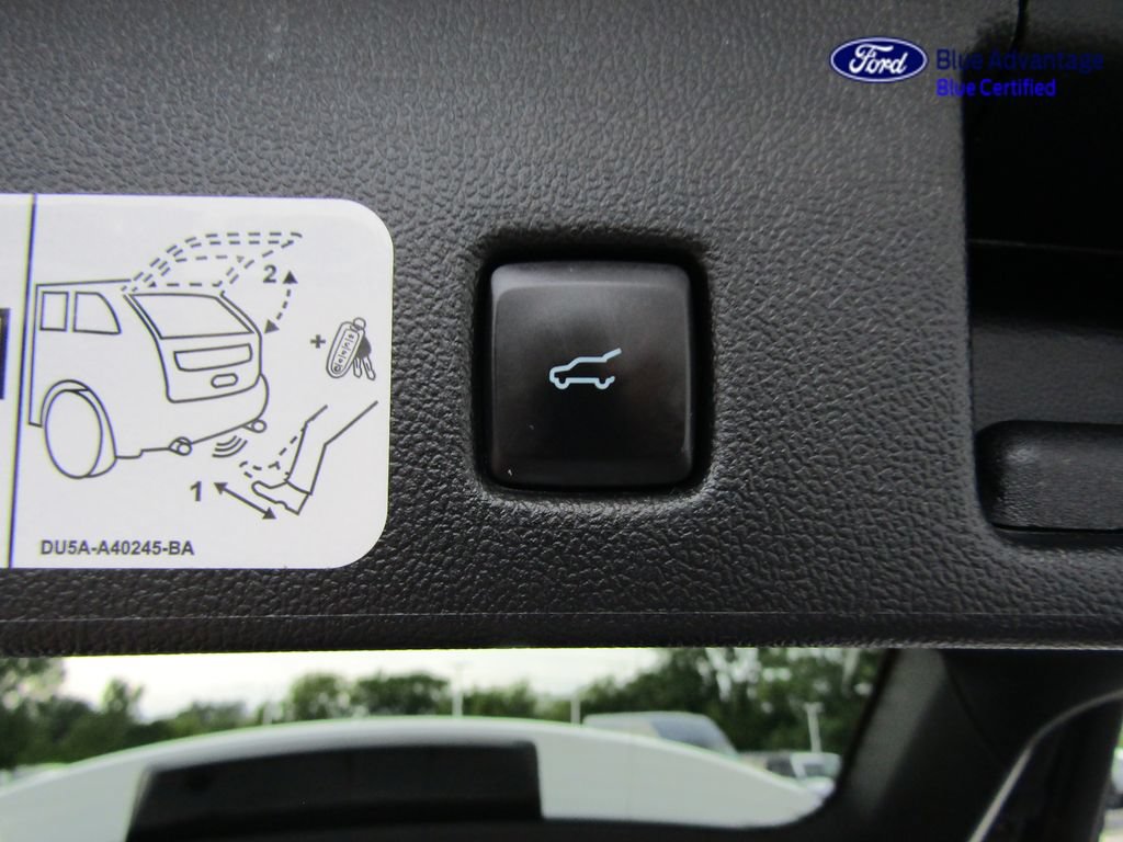 Certified 2020 Ford Escape Titanium AWD/4WD image 29