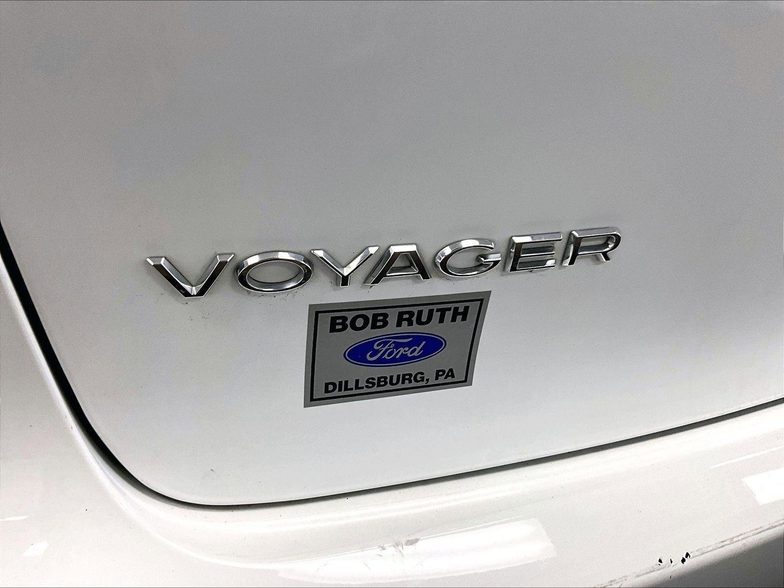 Used 2023 Chrysler Voyager LX image 13