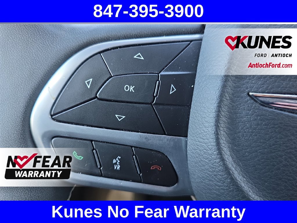 Used 2025 Chrysler Pacifica Select FWD image 17