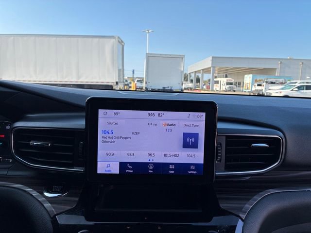 Certified 2023 Ford Explorer Limited w/ Equipment Group 301A image 4