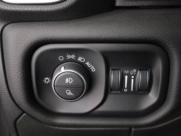 Used 2024 RAM 1500 Laramie AWD/4WD image 27