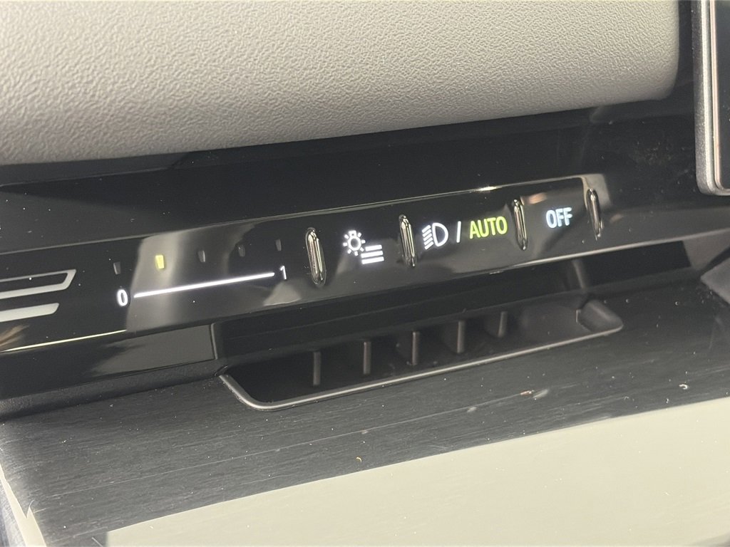 Used 2024 BMW 530i xDrive image 23