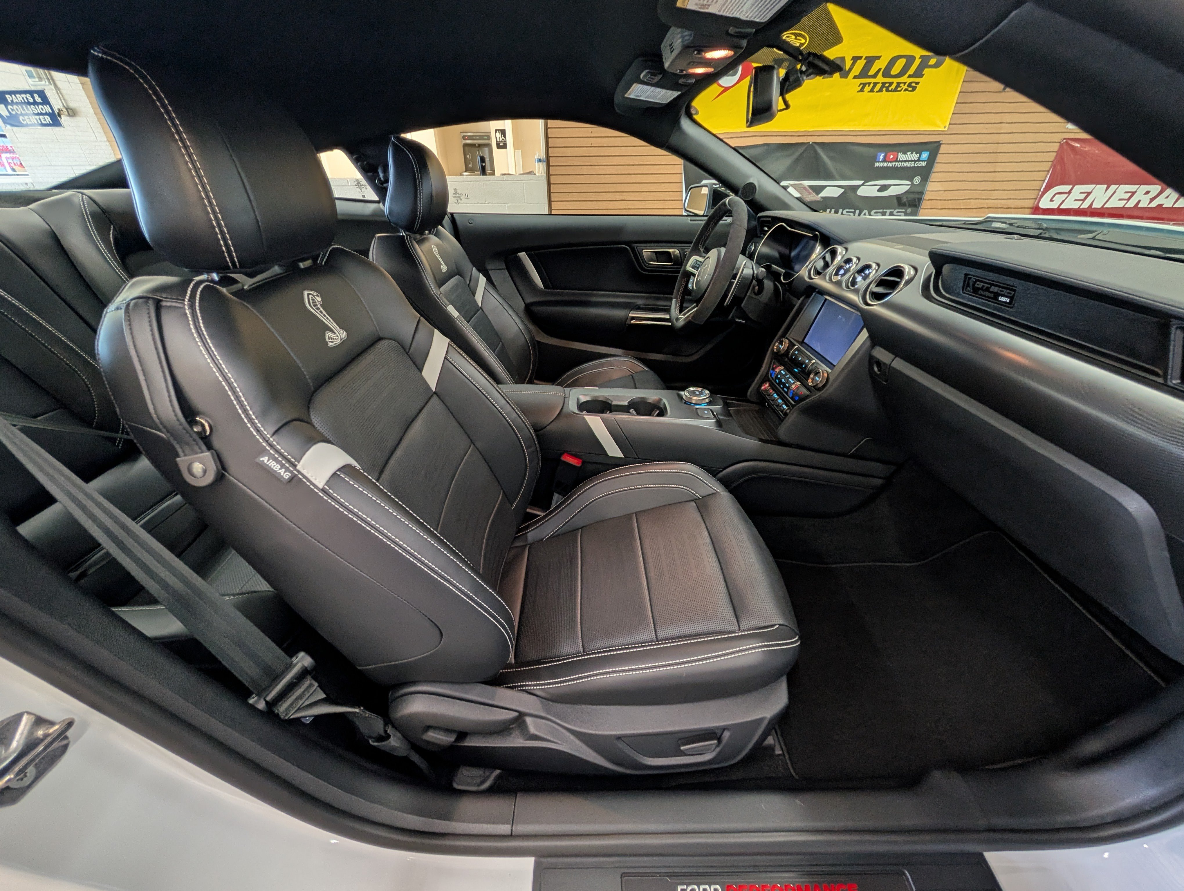 Certified 2020 Ford Mustang Shelby GT500 w/ Technology Package RWD image 12