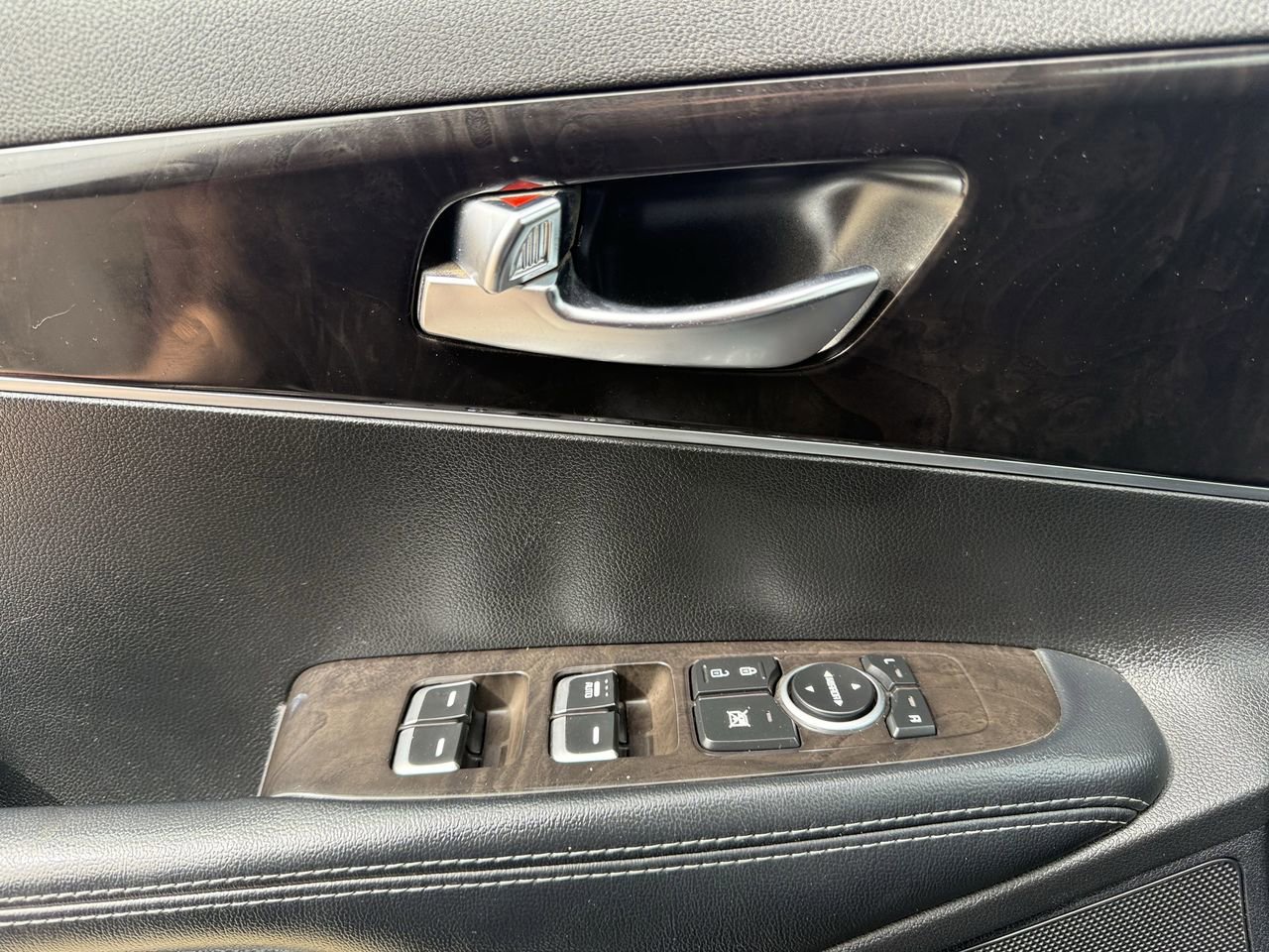 Used 2018 Kia Sorento LX image 23