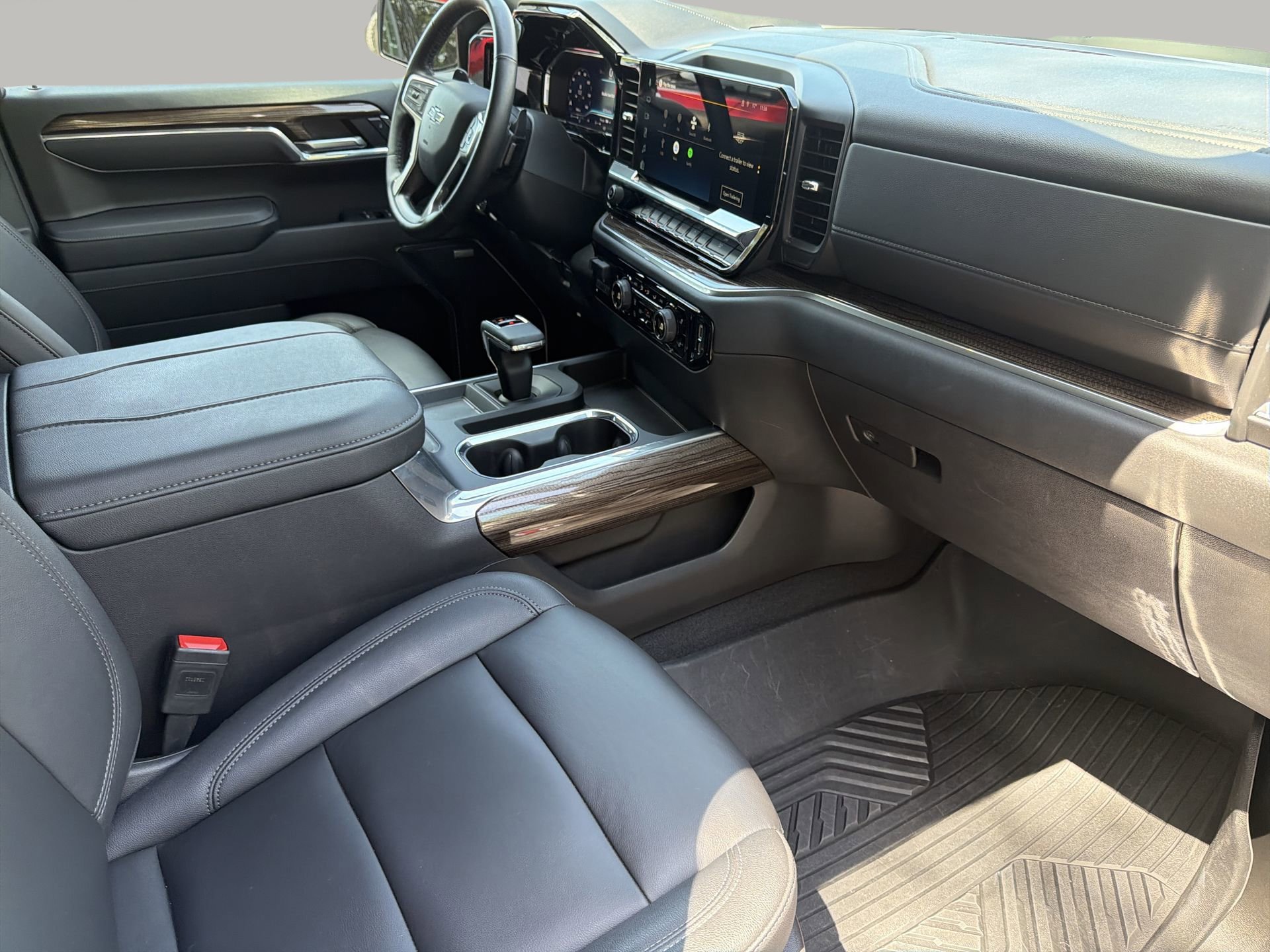 Used 2025 Chevrolet Silverado 1500 RST w/ Dark Appearance Package AWD/4WD image 45