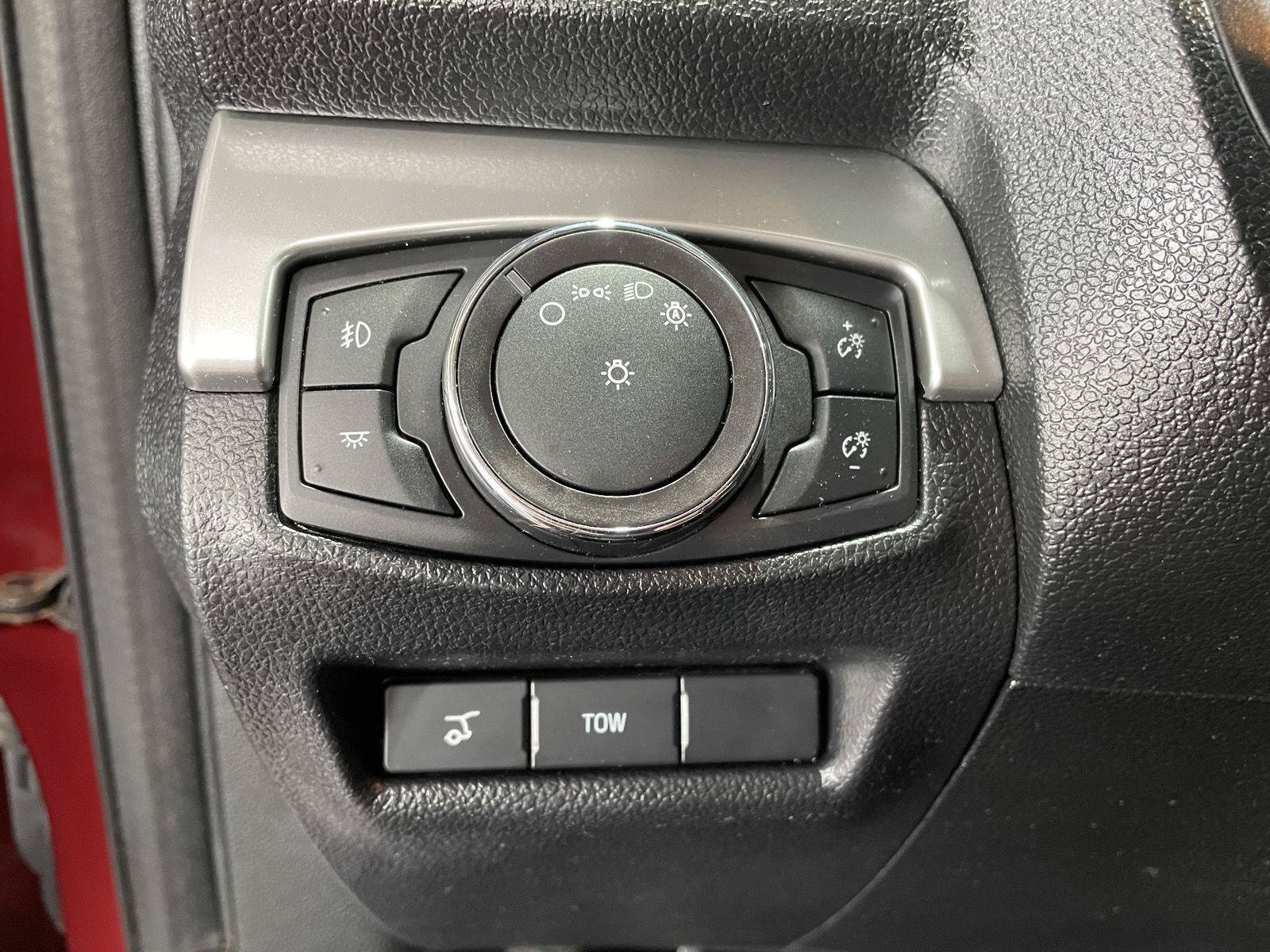 Certified 2017 Ford Explorer XLT w/ Equipment Group 202A AWD/4WD image 15