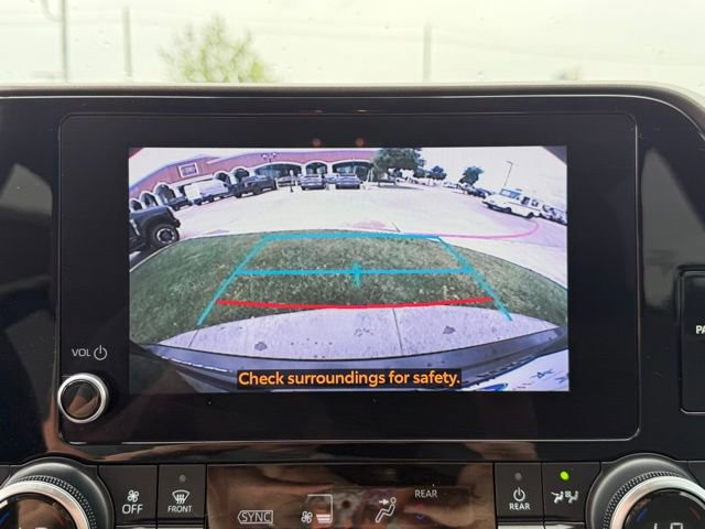 Used 2023 Toyota Highlander LE FWD image 17