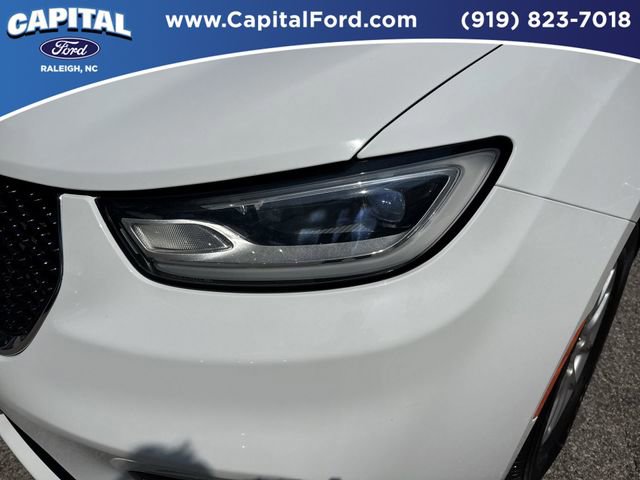 Used 2024 Chrysler Pacifica Touring-L FWD image 11