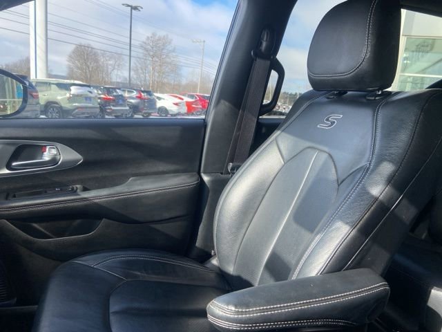 Used 2022 Chrysler Pacifica Touring-L w/ S Appearance Package image 30
