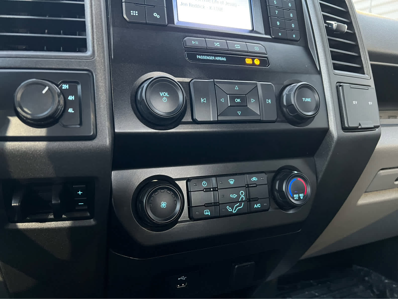 Certified 2022 Ford F350 XL w/ Power Equipment Group image 37