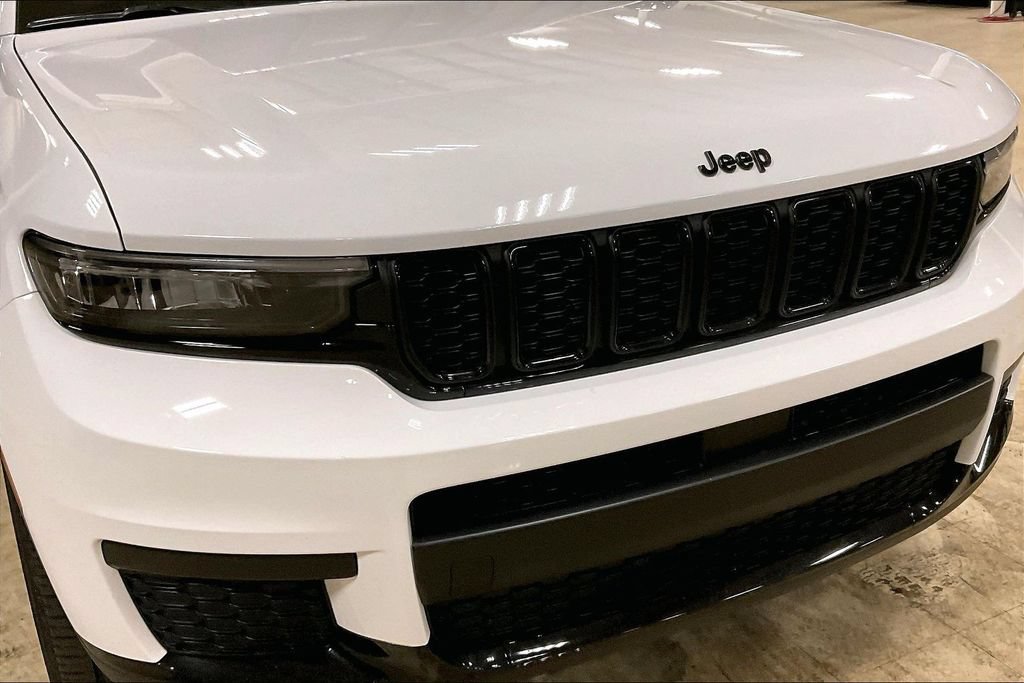 Used 2023 Jeep Grand Cherokee L Laredo AWD/4WD image 30
