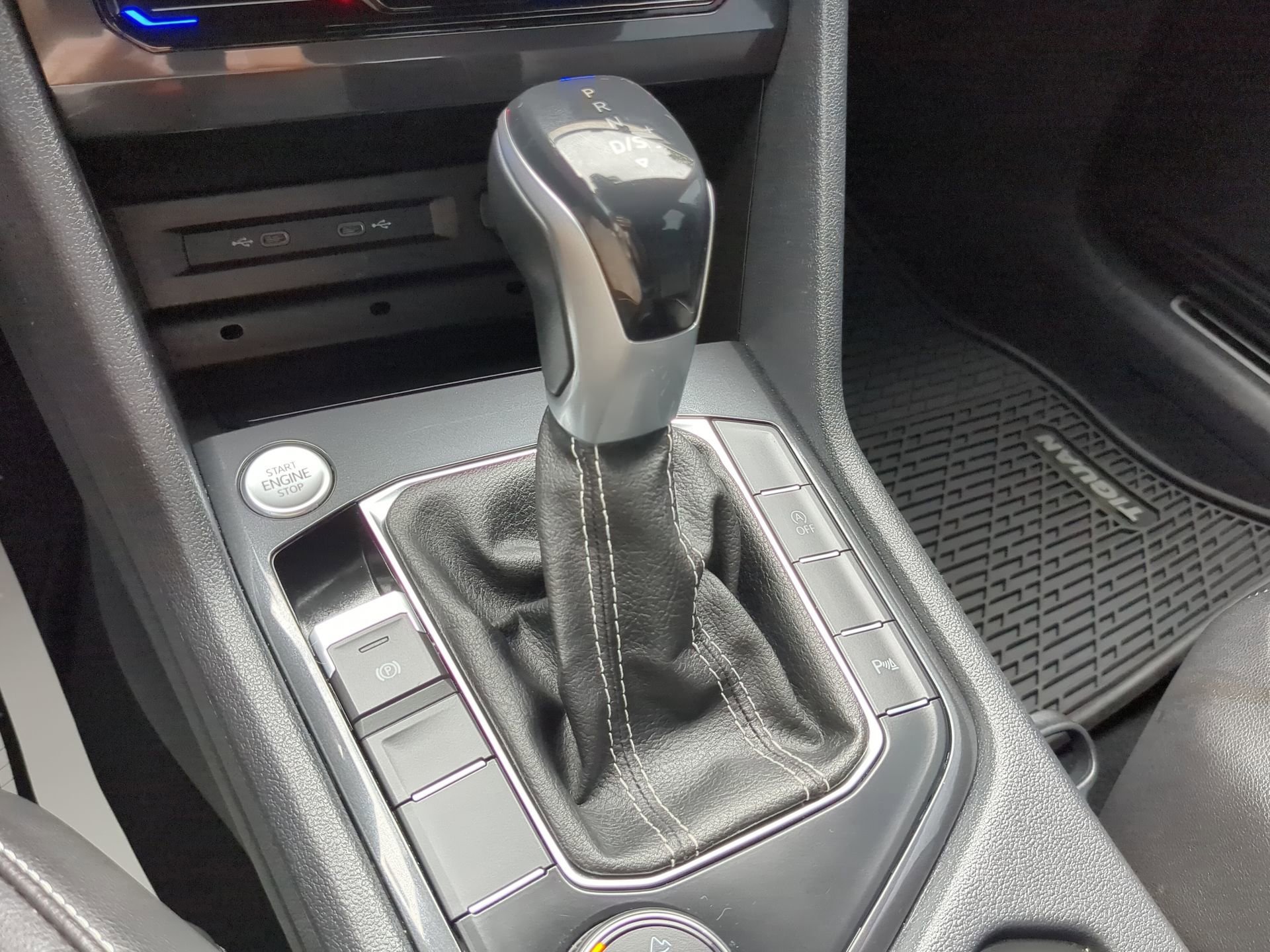 Used 2022 Volkswagen Tiguan SE R-Line image 48