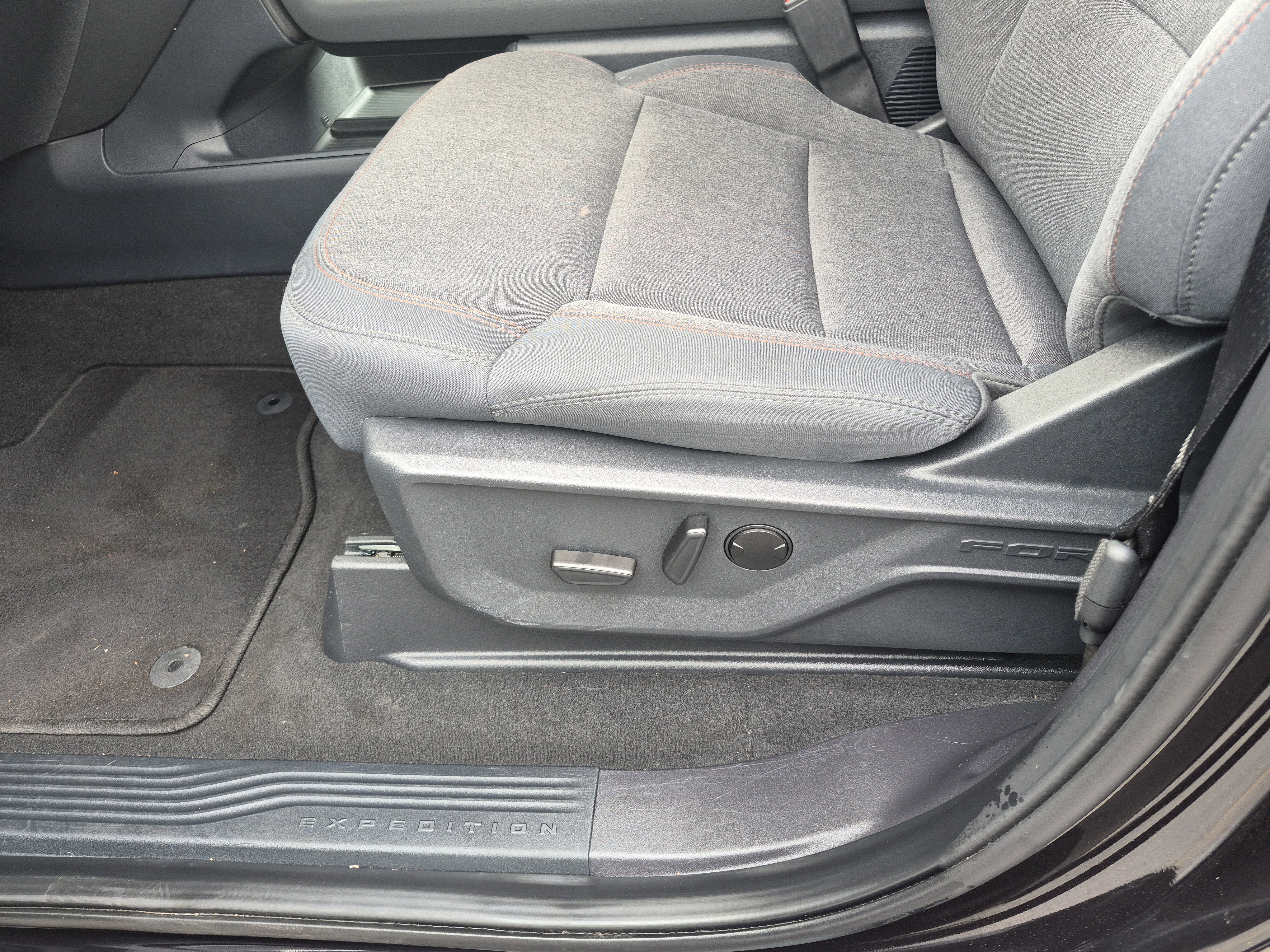 Certified 2025 Ford Expedition Max Active AWD/4WD image 12