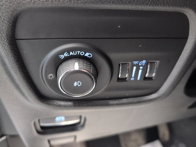 Used 2023 Jeep Grand Cherokee Limited AWD/4WD image 17