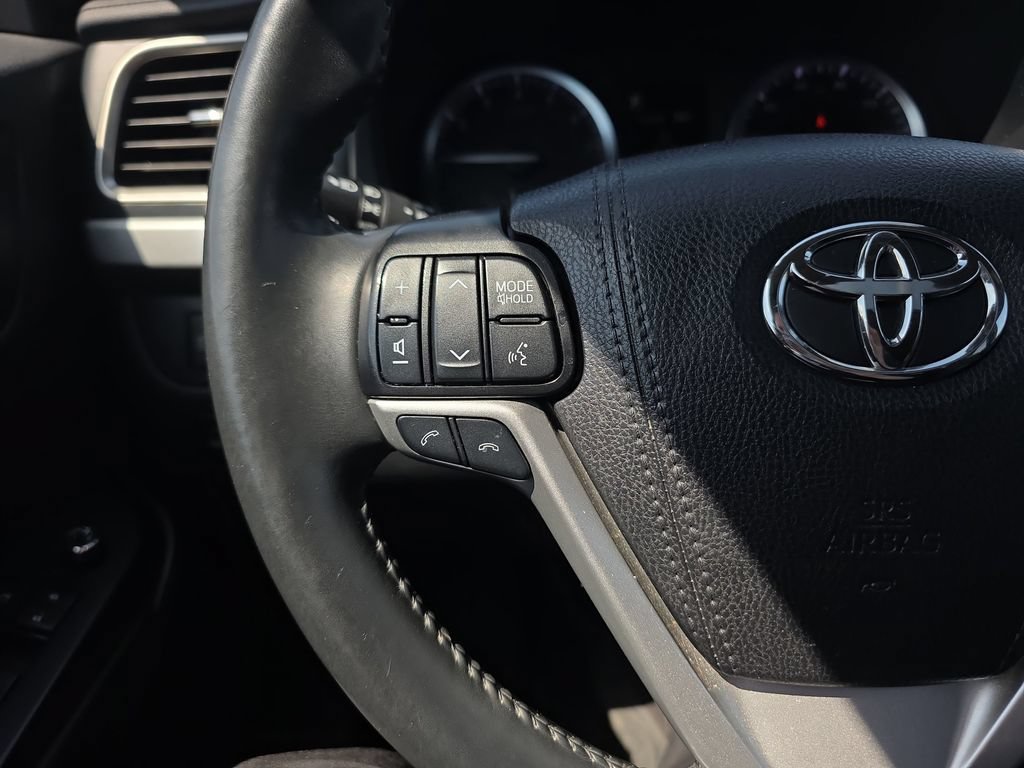 Used 2019 Toyota Highlander SE AWD/4WD image 28