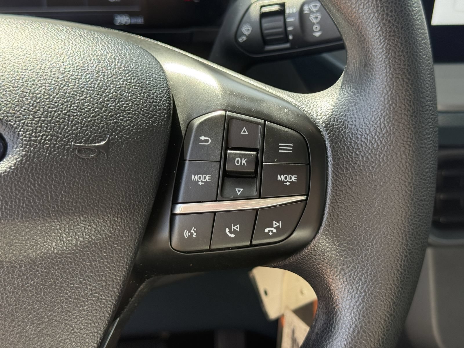 Certified 2025 Ford Maverick XL FWD image 33