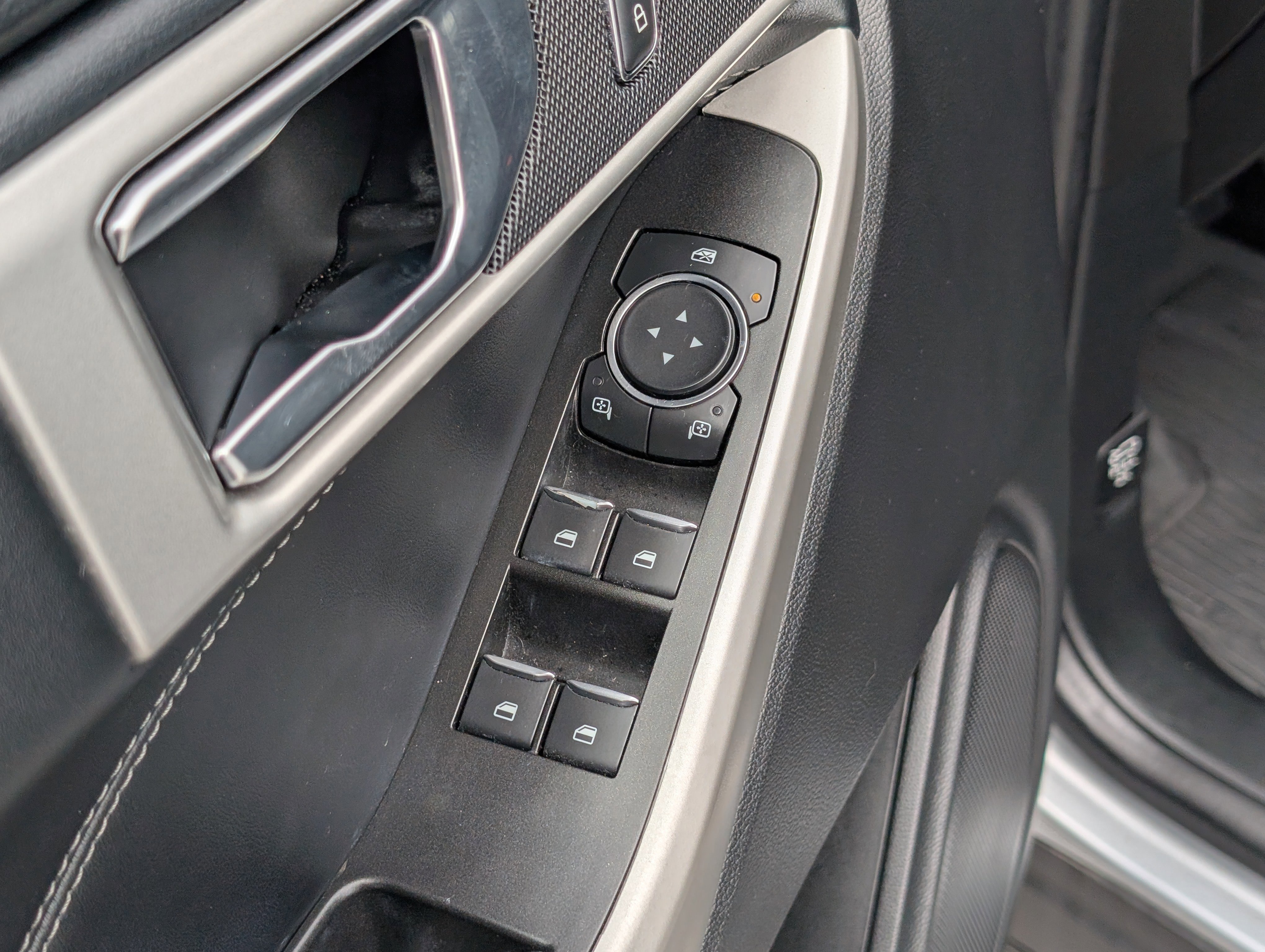 Certified 2022 Ford Explorer XLT w/ Equipment Group 202A image 23