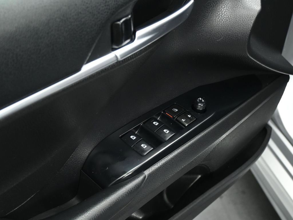 Used 2020 Toyota Camry SE image 34