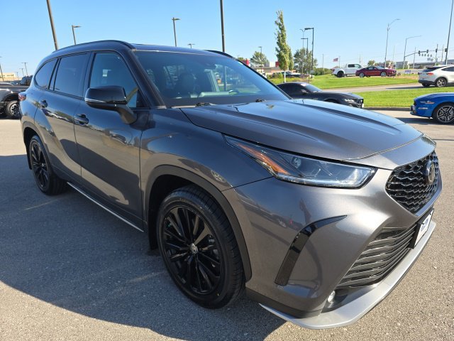 Used 2023 Toyota Highlander XSE FWD image 7