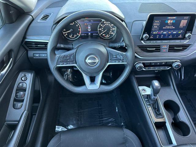 Used 2025 Nissan Altima 2.5 SV FWD image 13