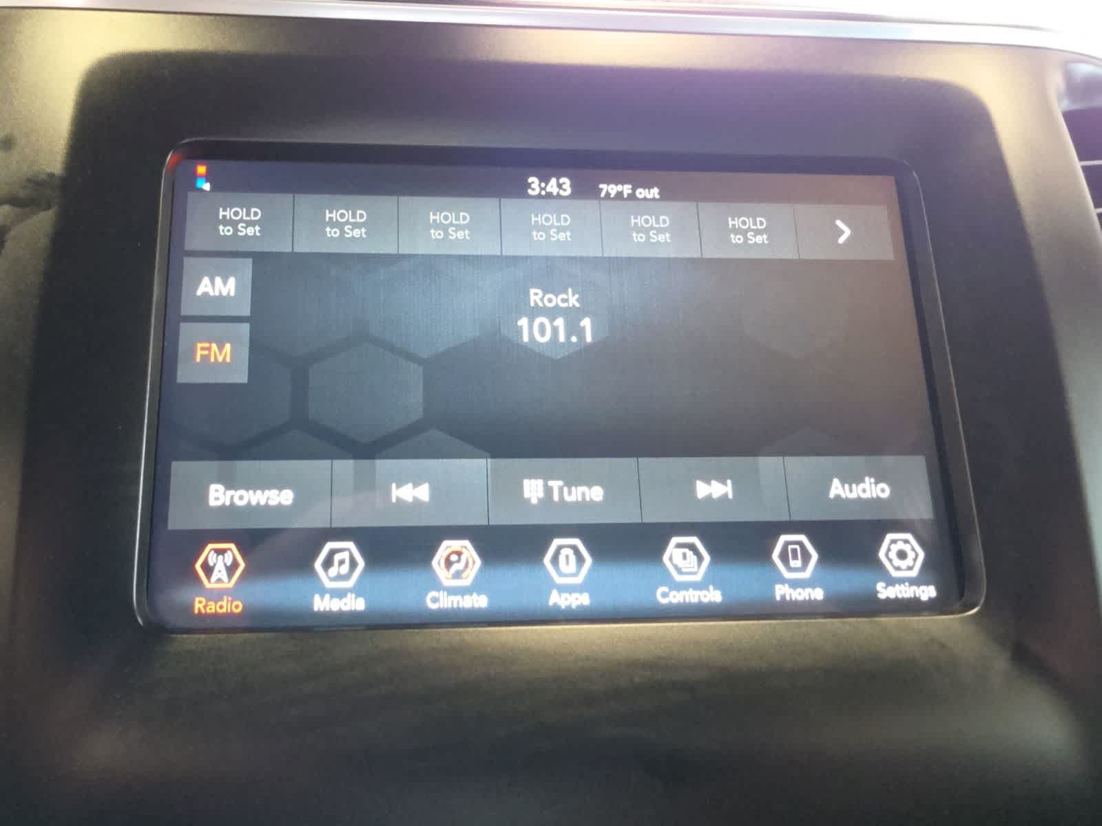 Used 2021 Jeep Cherokee Latitude FWD image 24