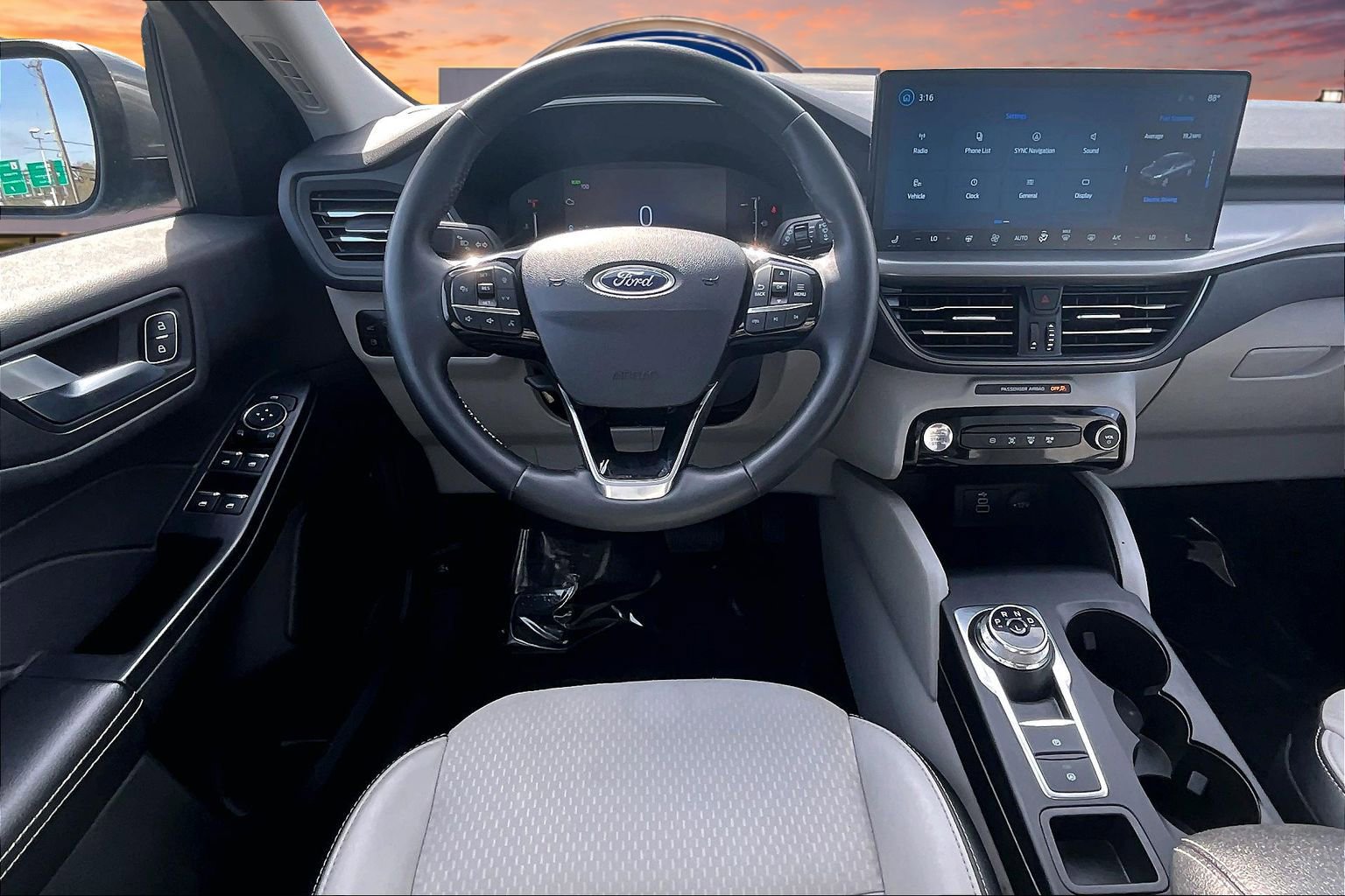 Certified 2025 Ford Escape SE FWD image 5