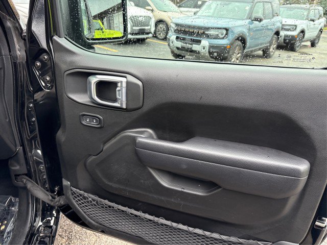 Used 2024 Jeep Wrangler Unlimited w/ Convenience Group AWD/4WD image 18