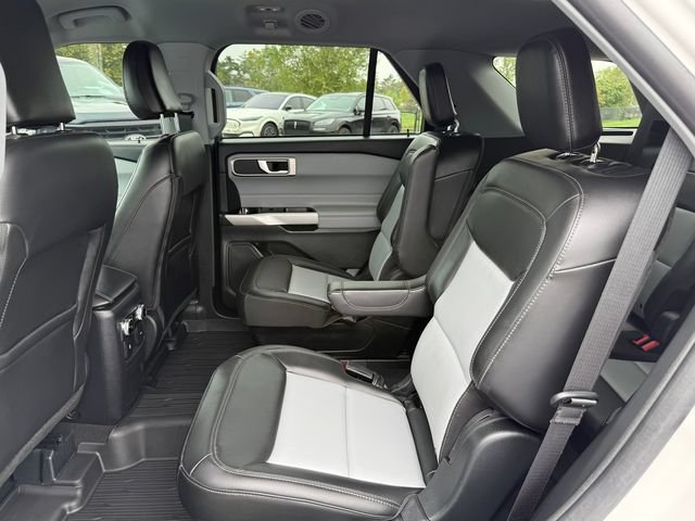 Certified 2024 Ford Explorer XLT w/ Equipment Group 202A AWD/4WD image 9