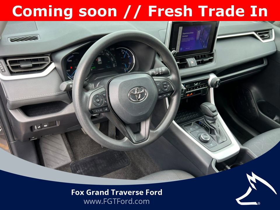 Used 2025 Toyota RAV4 XLE image 18