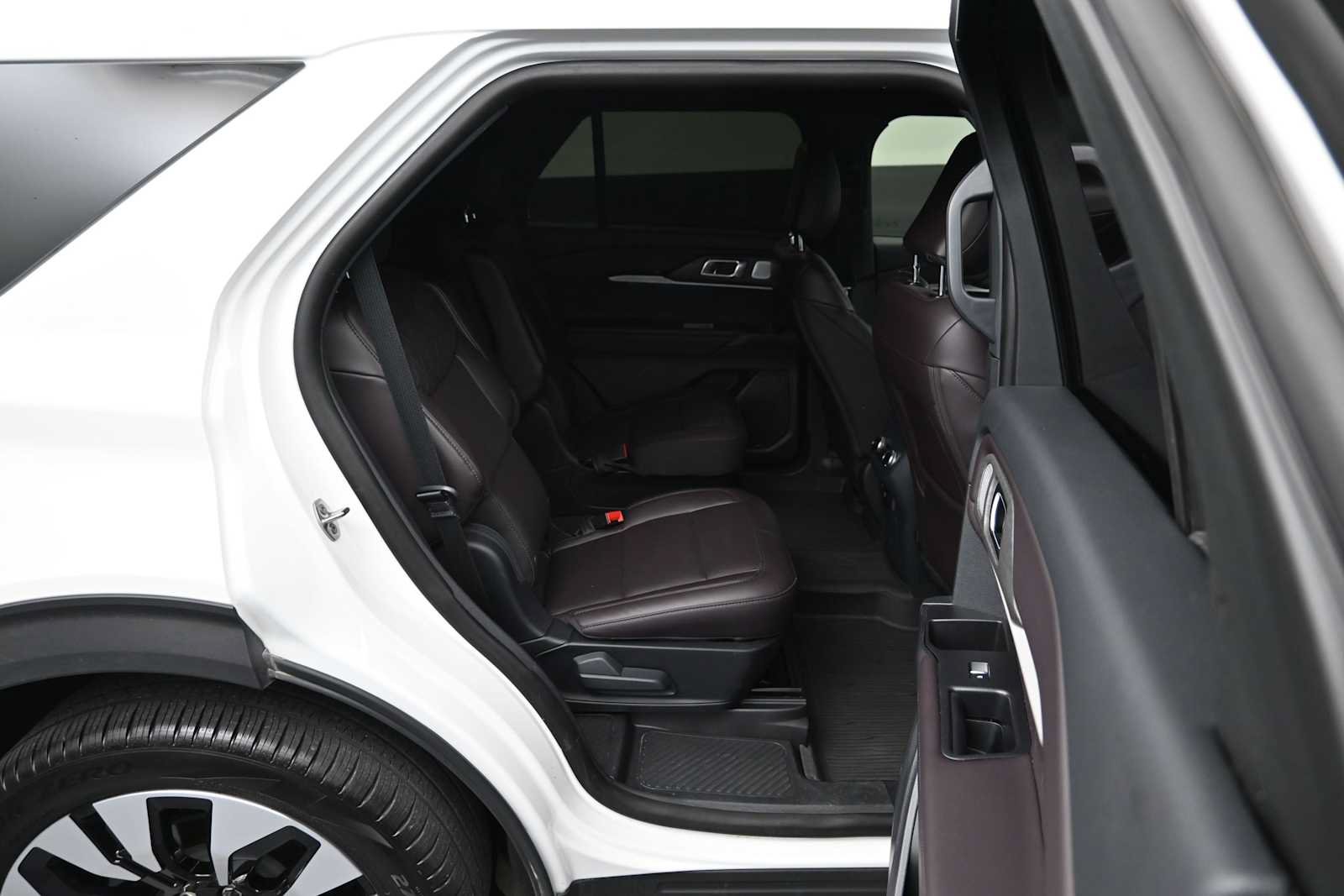 Certified 2026 Ford Explorer Platinum w/ LUX Leather Package AWD/4WD image 23
