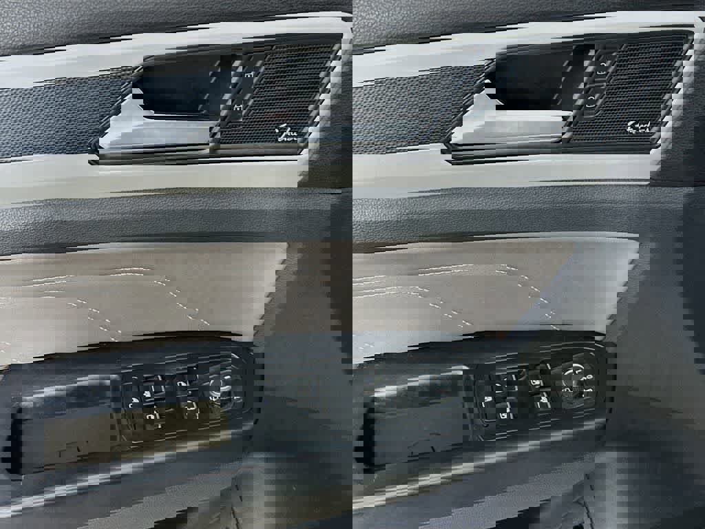 Used 2021 Volkswagen Atlas SEL Premium image 30