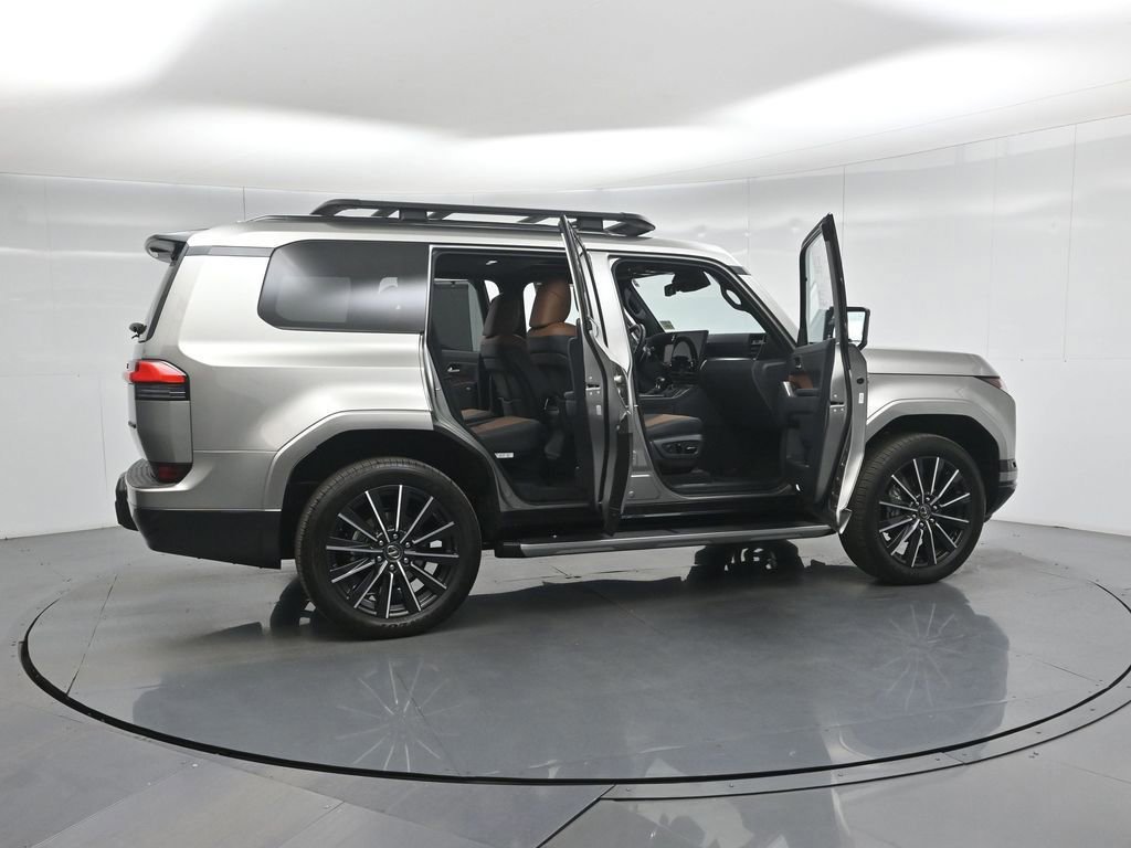 Used 2025 Lexus GX 550 w/ Accessory Package (2T) image 29