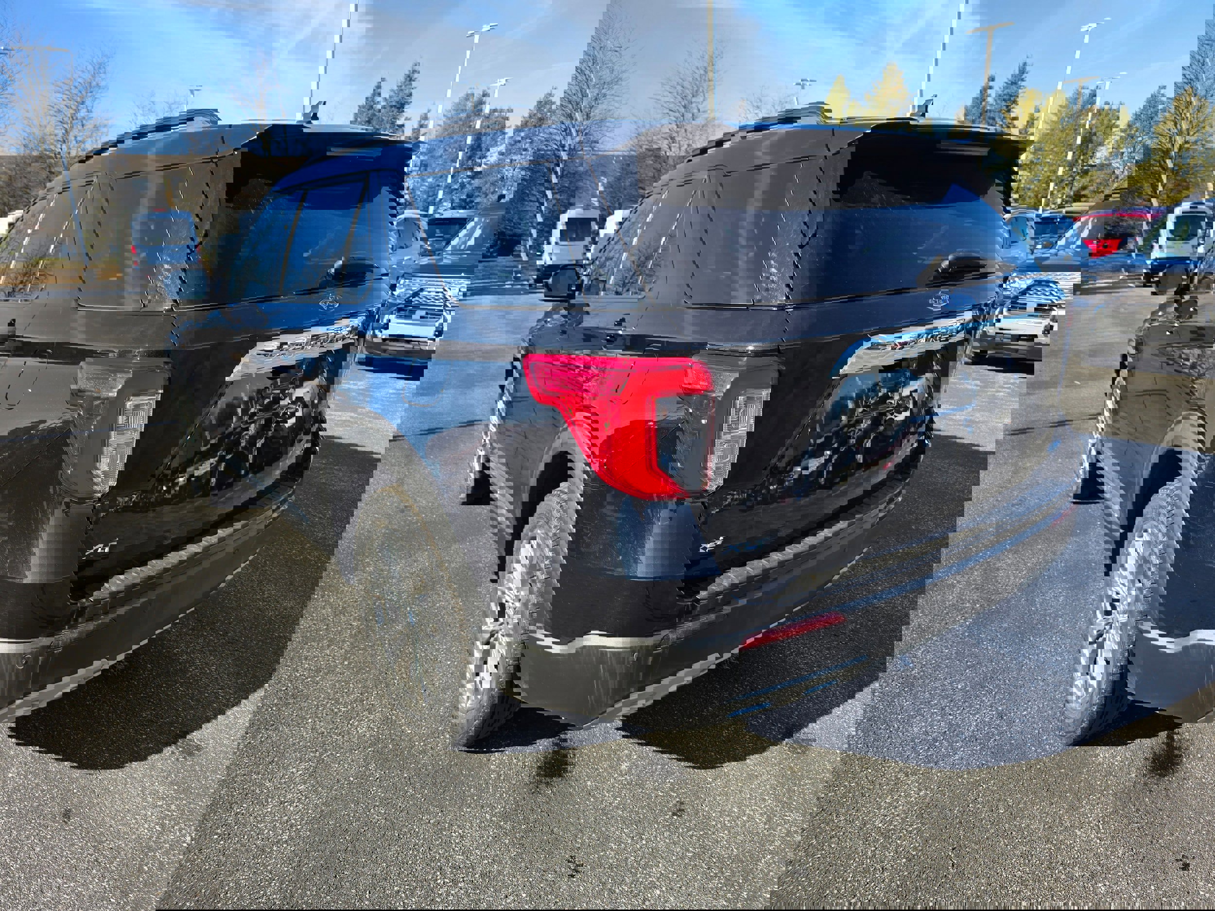 Certified 2022 Ford Explorer XLT w/ Equipment Group 202A image 3