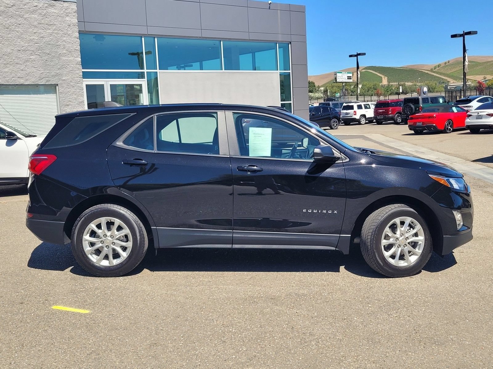 Used 2021 Chevrolet Equinox LS AWD/4WD image 3