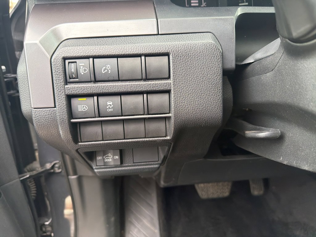 Used 2025 Toyota Tacoma SR5 AWD/4WD image 31