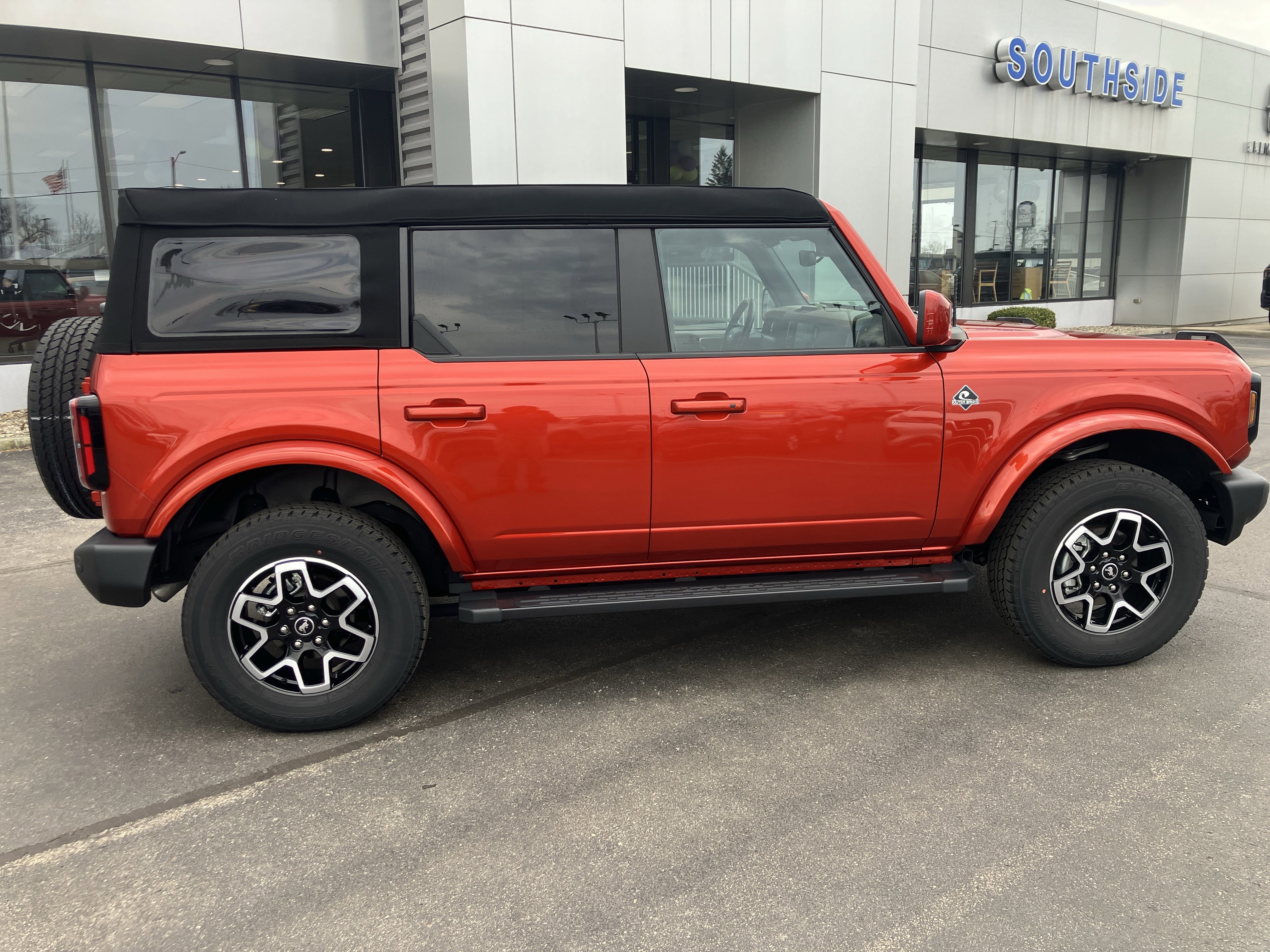 Certified 2024 Ford Bronco Outer Banks image 6