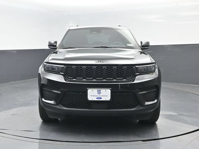 Used 2025 Jeep Grand Cherokee Altitude AWD/4WD image 23