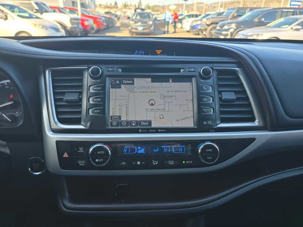Used 2018 Toyota Highlander XLE image 11